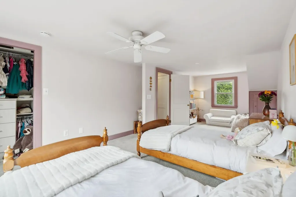 8 Raymond Road Falmouth ME 04105