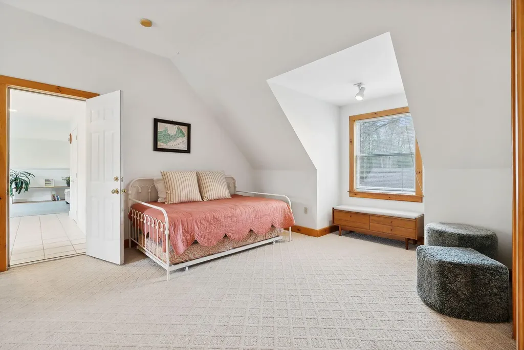 8 Raymond Road Falmouth ME 04105