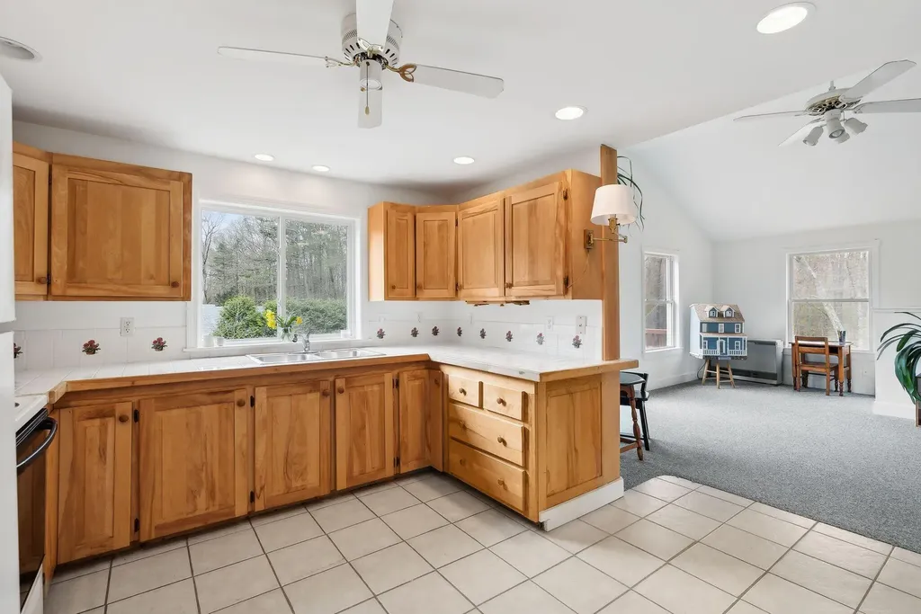 8 Raymond Road Falmouth ME 04105