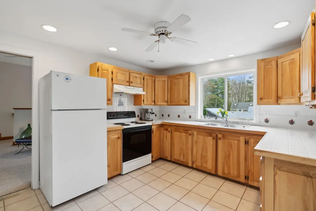 8 Raymond Road Falmouth ME 04105