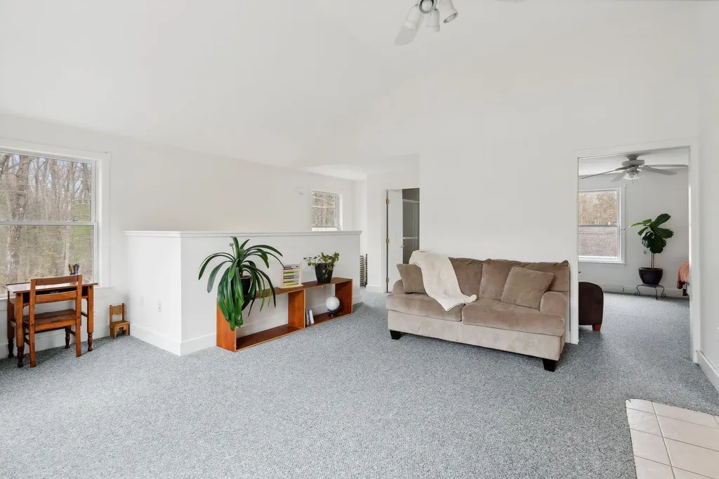 8 Raymond Road Falmouth ME 04105