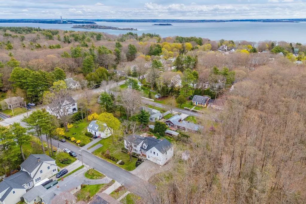 8 Raymond Road Falmouth ME 04105