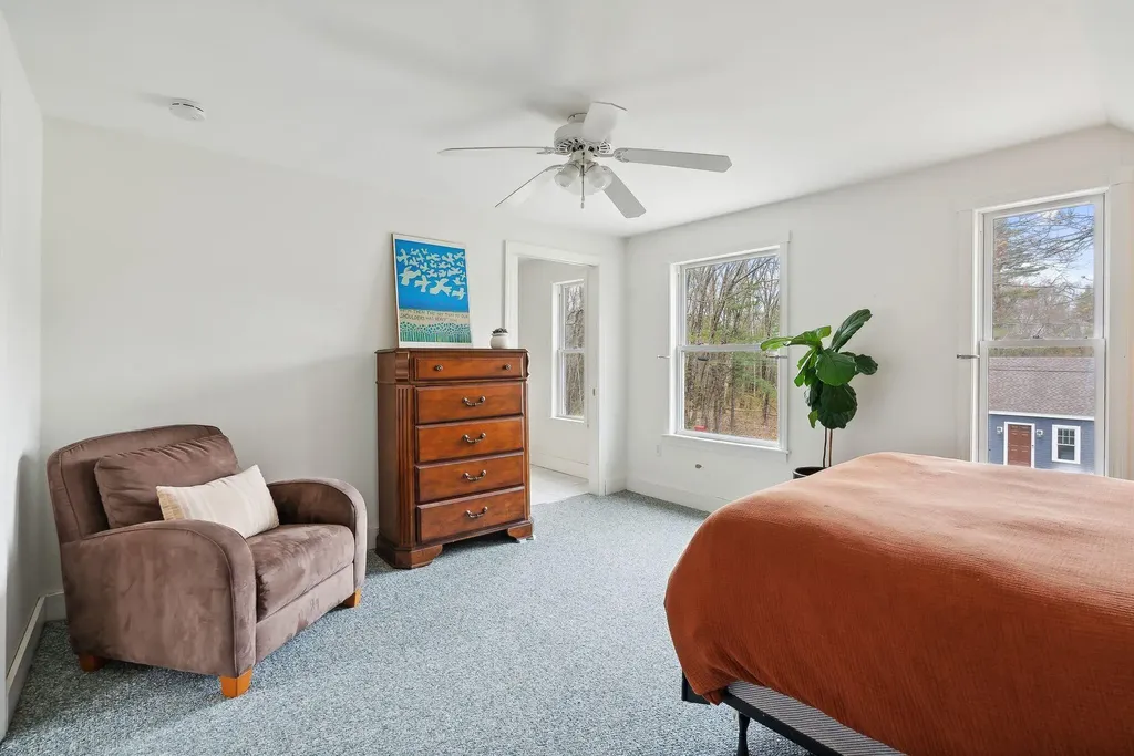 8 Raymond Road Falmouth ME 04105