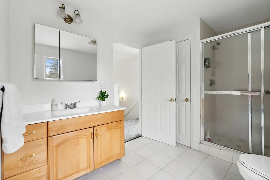8 Raymond Road Falmouth ME 04105