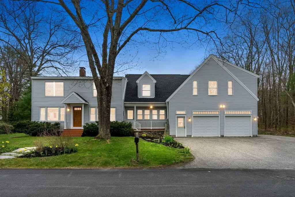 8 Raymond Road Falmouth ME 04105