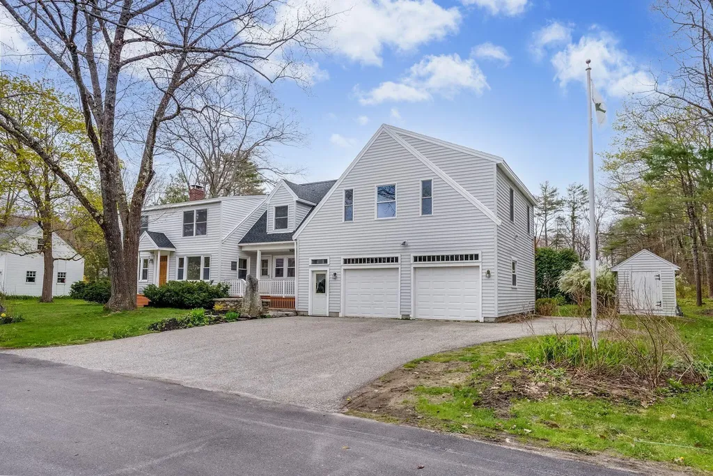 8 Raymond Road Falmouth ME 04105