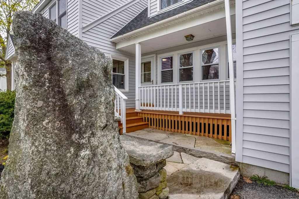 8 Raymond Road Falmouth ME 04105