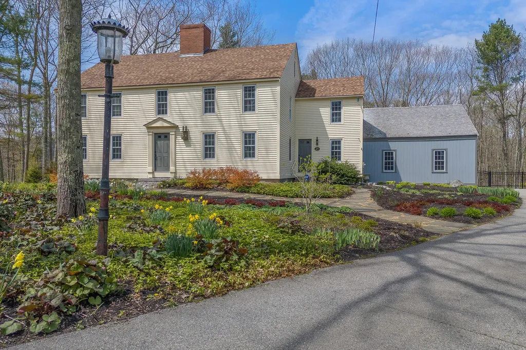 25 Harbour Hill Road York ME 03909