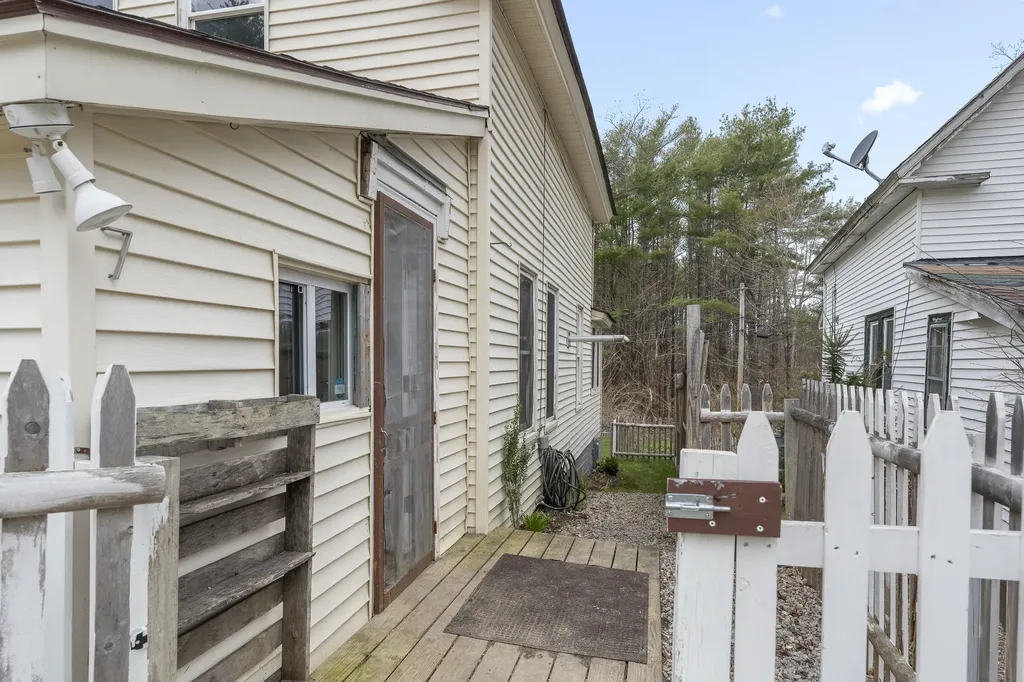 7 South Street Topsham ME 04086