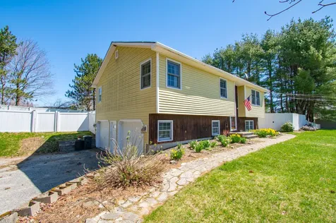 20 Sherry Lane Auburn ME 04210