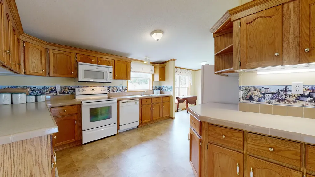 6 Ivy Drive Norway ME 04268