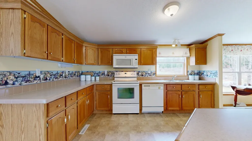 6 Ivy Drive Norway ME 04268