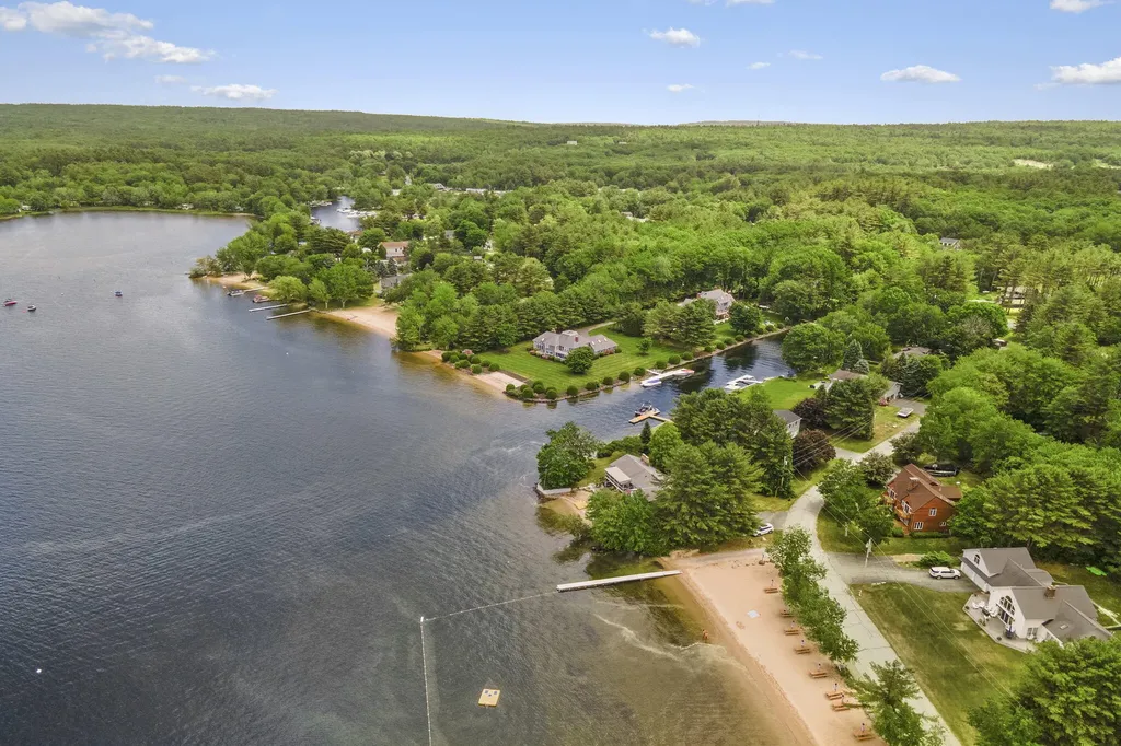 6 Bayview Drive Raymond ME 04071