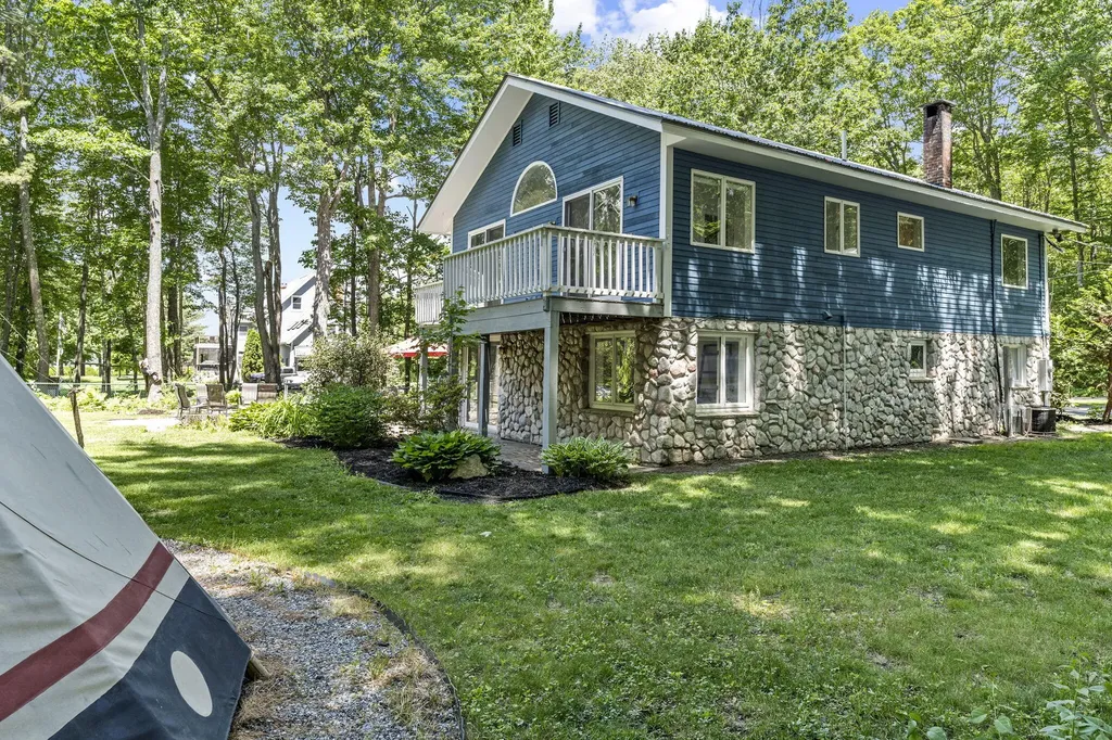 6 Bayview Drive Raymond ME 04071
