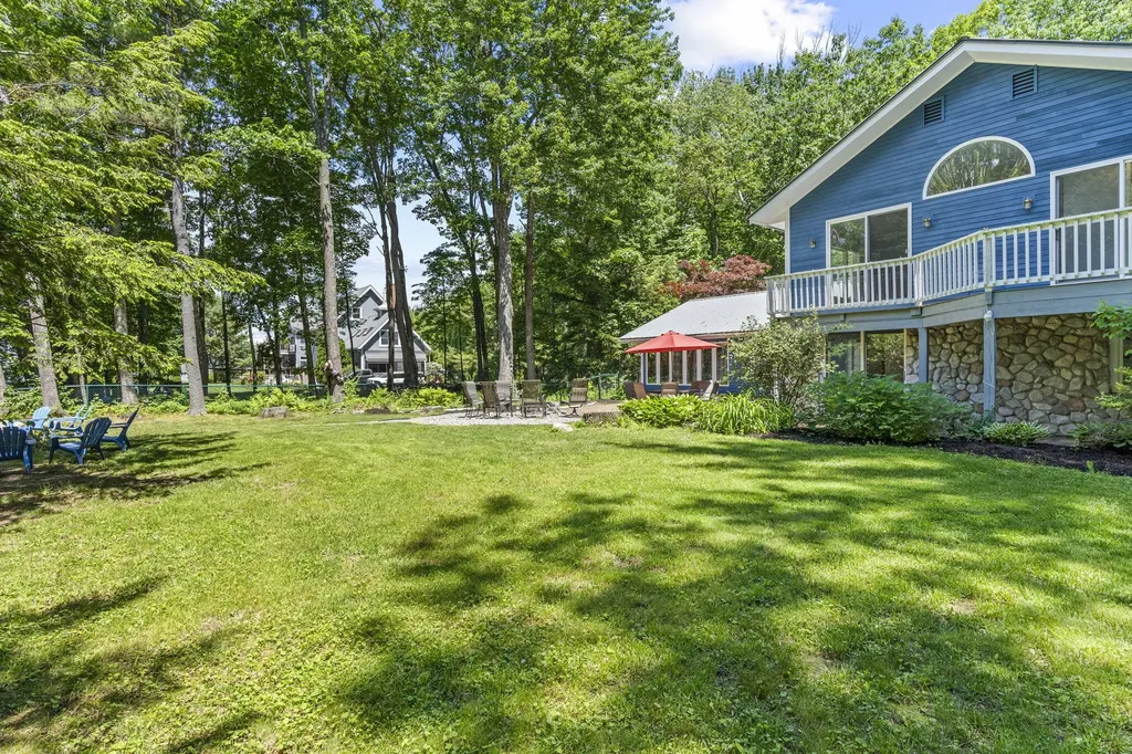 6 Bayview Drive Raymond ME 04071