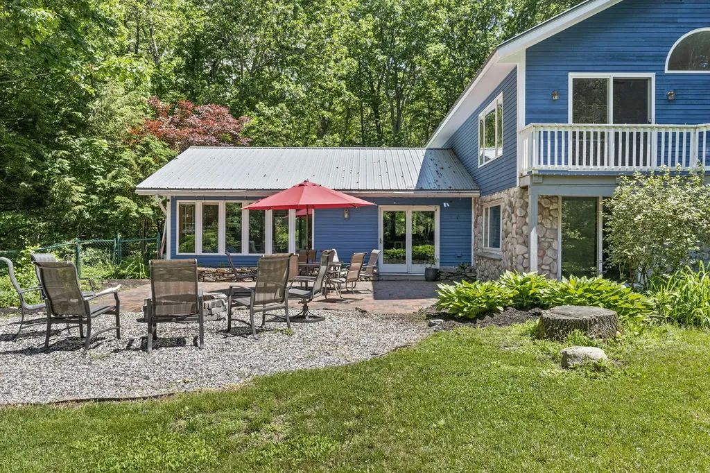6 Bayview Drive Raymond ME 04071