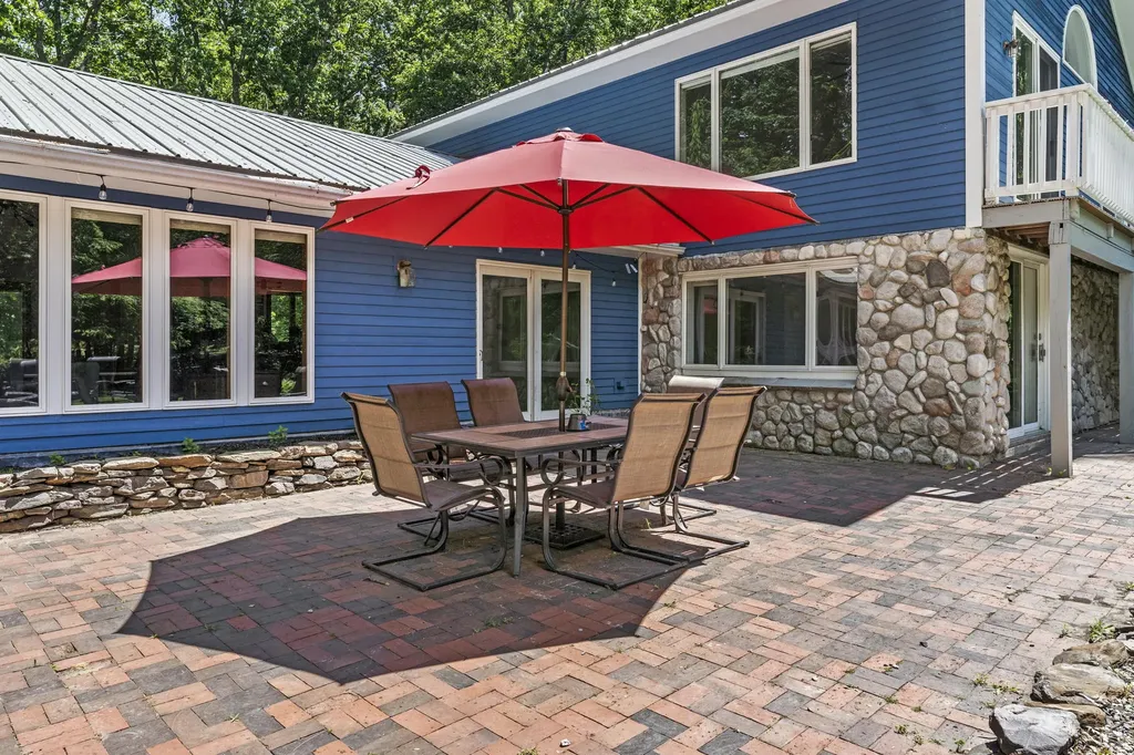 6 Bayview Drive Raymond ME 04071