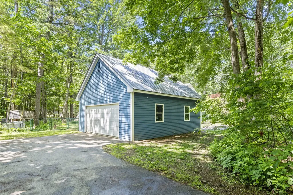 6 Bayview Drive Raymond ME 04071