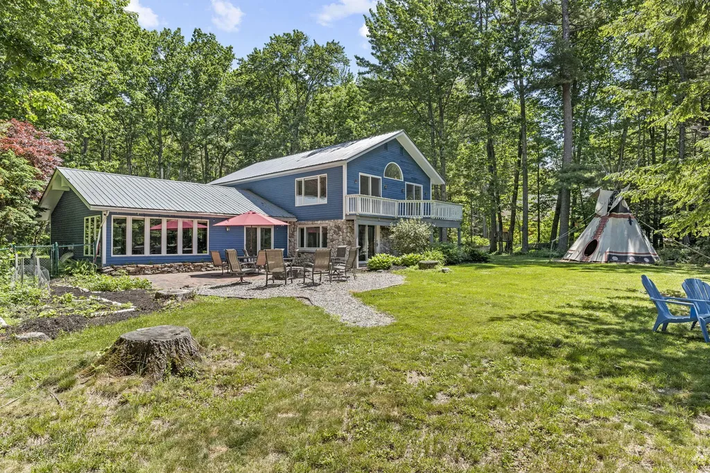 6 Bayview Drive Raymond ME 04071