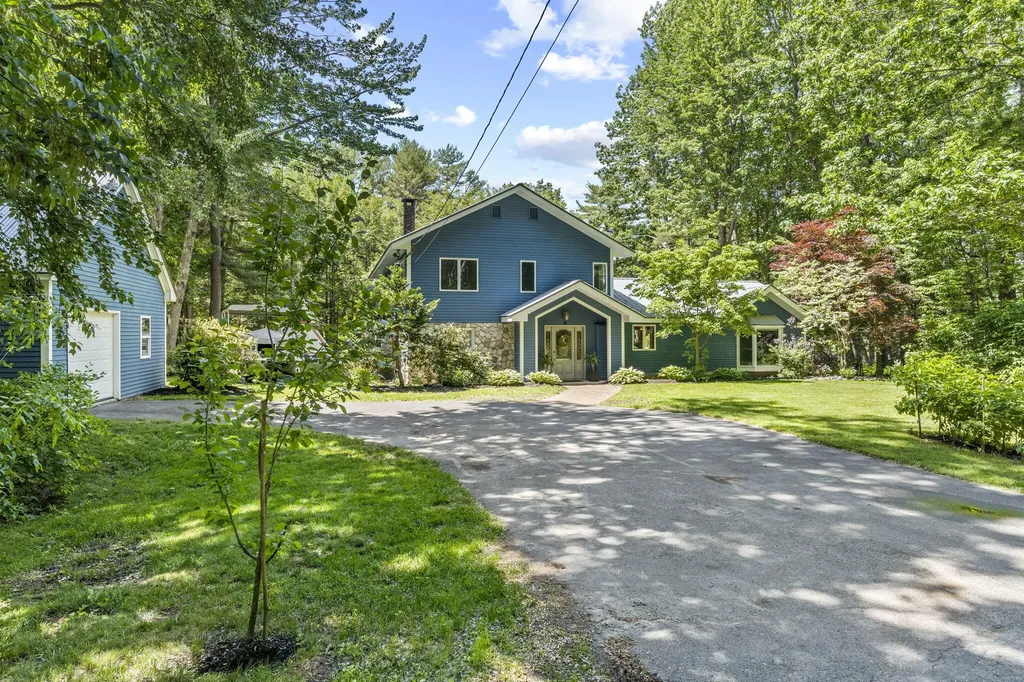 6 Bayview Drive Raymond ME 04071