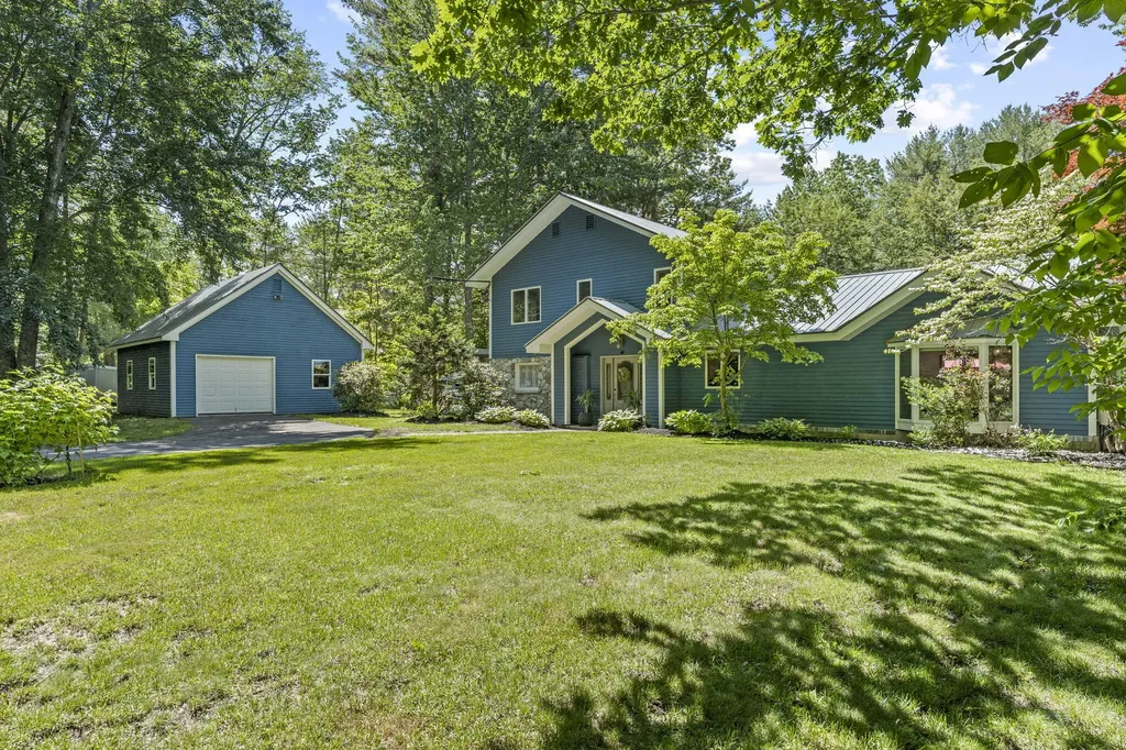 6 Bayview Drive Raymond ME 04071
