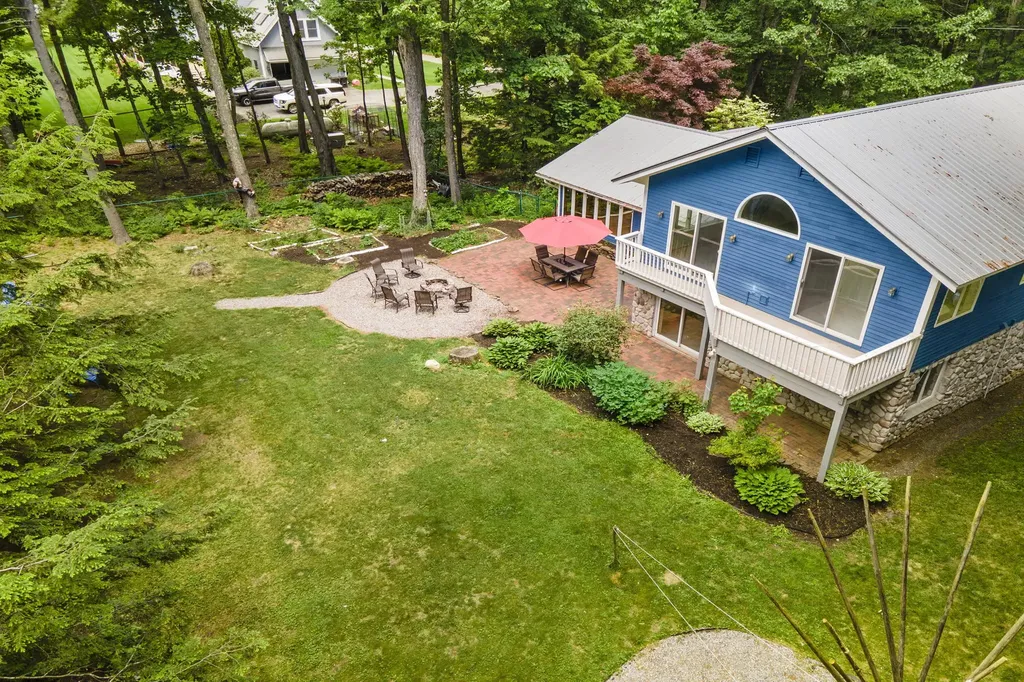 6 Bayview Drive Raymond ME 04071