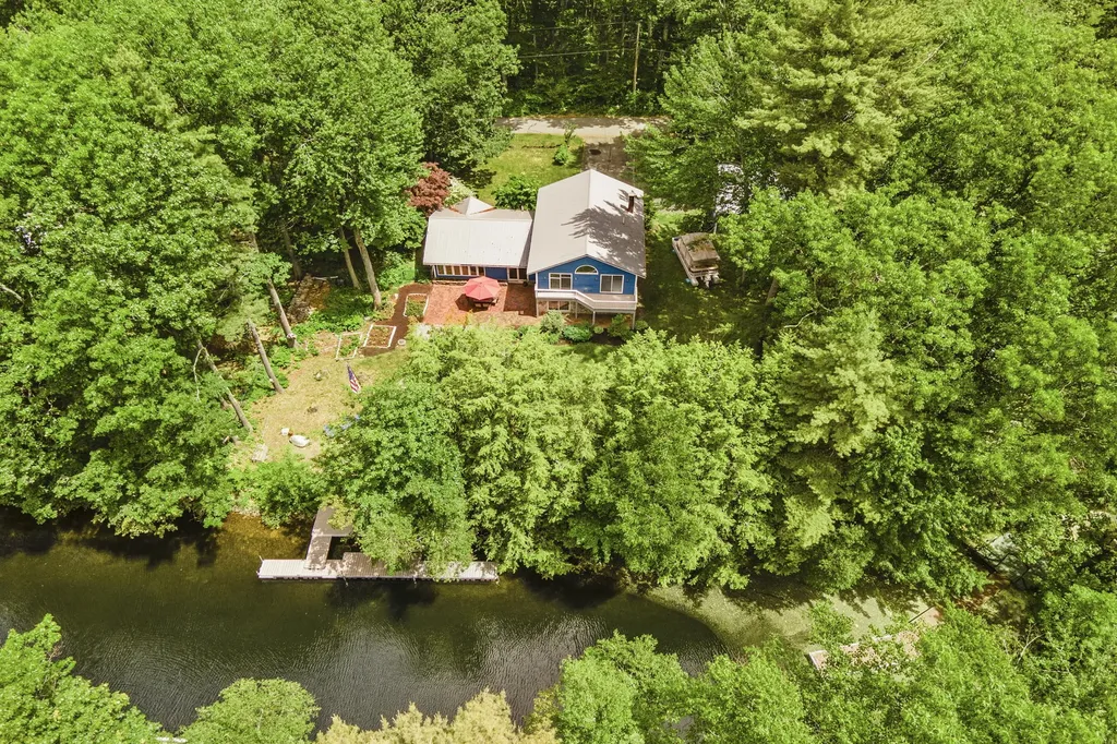 6 Bayview Drive Raymond ME 04071
