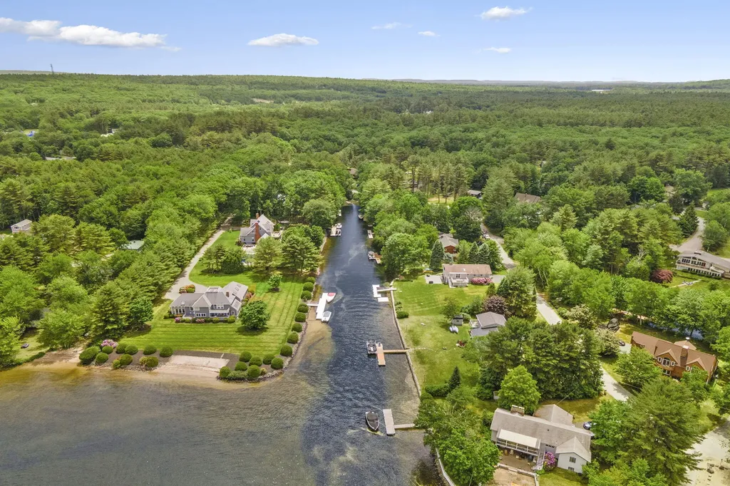 6 Bayview Drive Raymond ME 04071