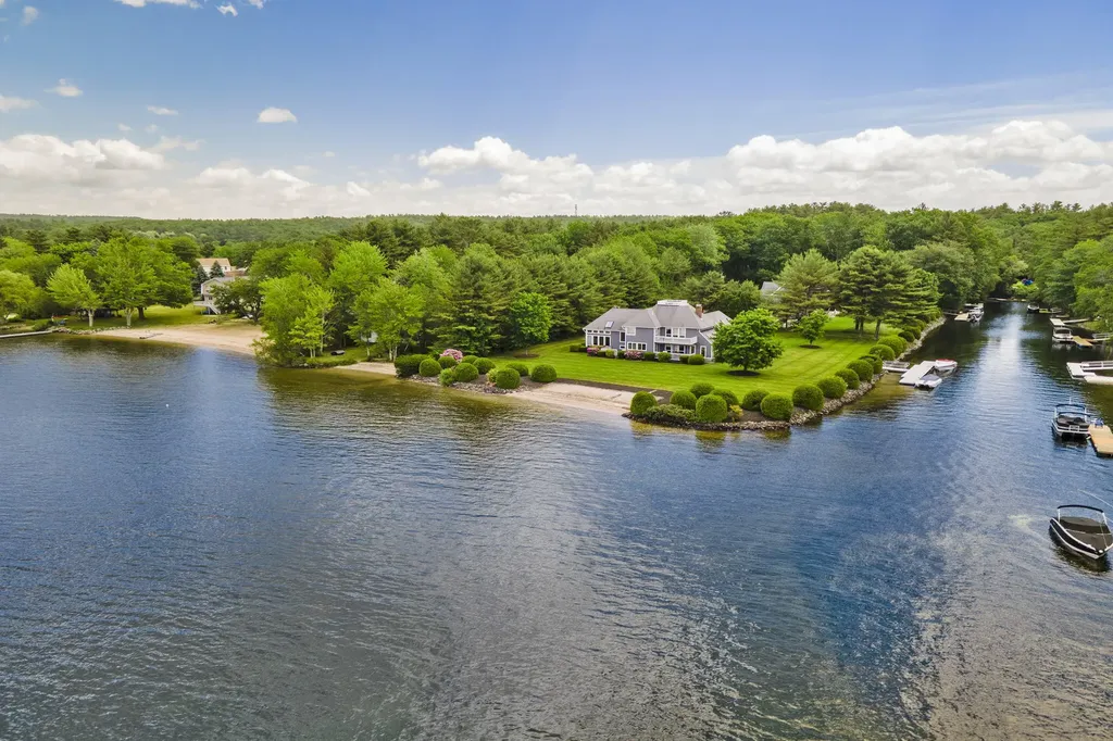 6 Bayview Drive Raymond ME 04071