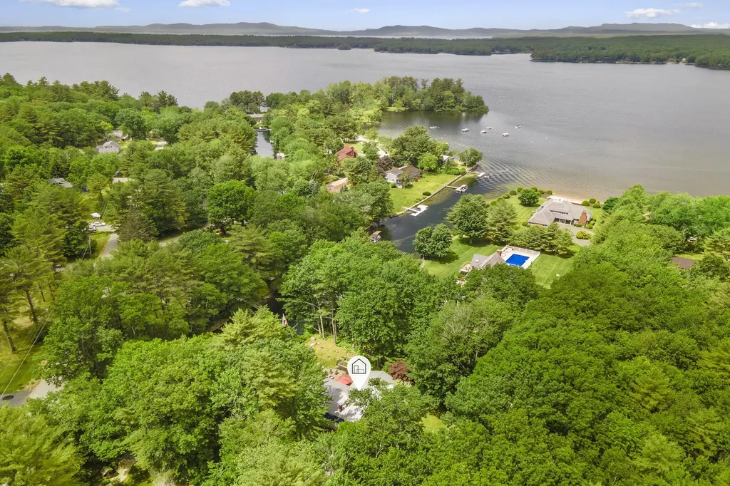 6 Bayview Drive Raymond ME 04071