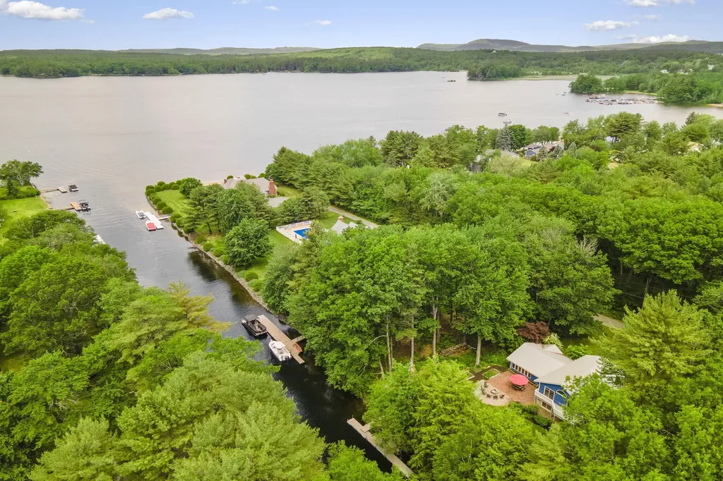 6 Bayview Drive Raymond ME 04071