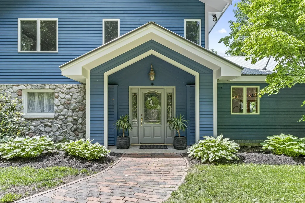 6 Bayview Drive Raymond ME 04071