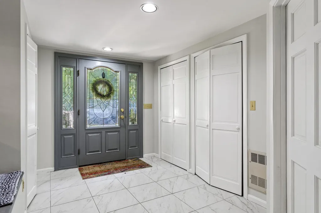 6 Bayview Drive Raymond ME 04071