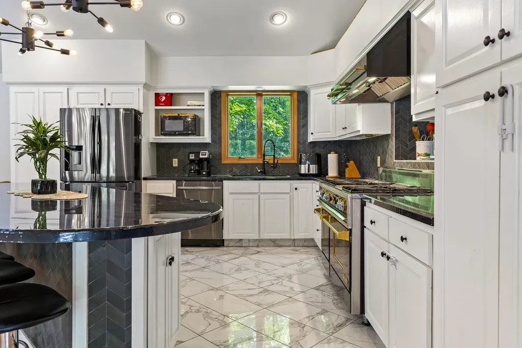 6 Bayview Drive Raymond ME 04071