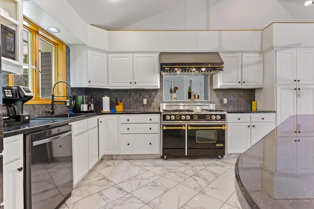 6 Bayview Drive Raymond ME 04071
