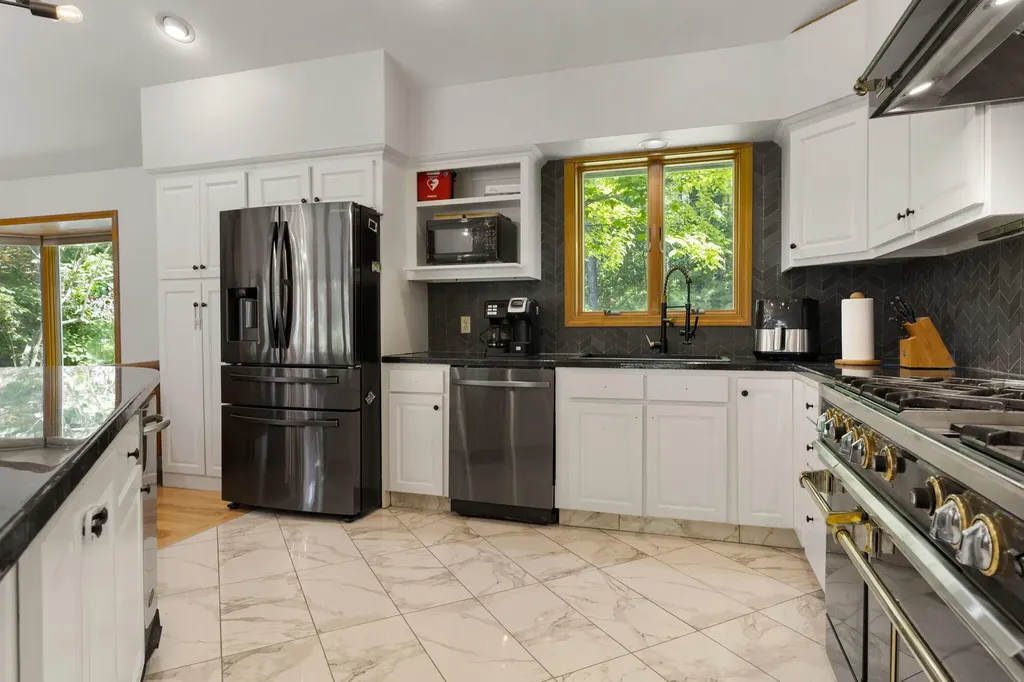 6 Bayview Drive Raymond ME 04071