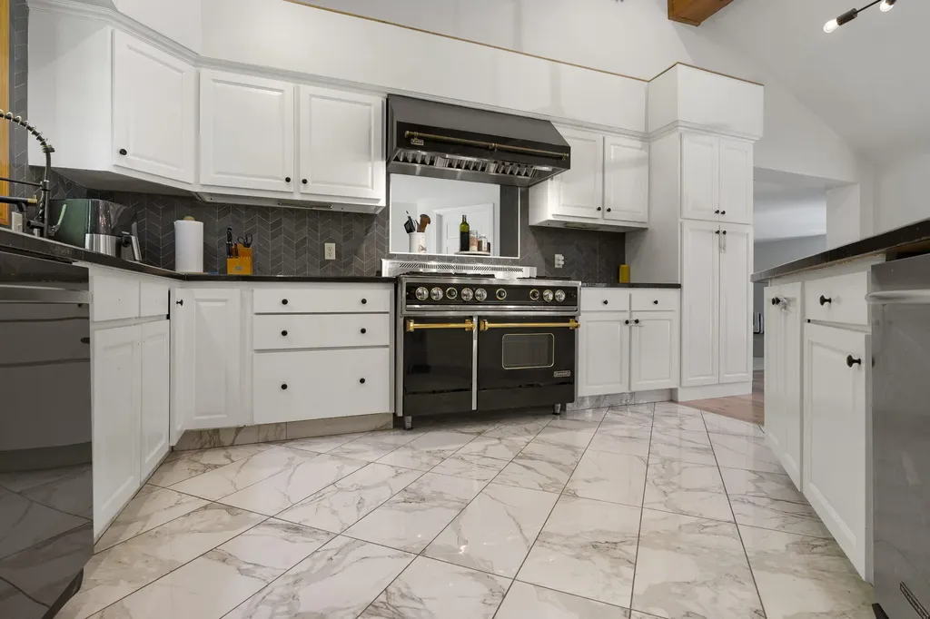 6 Bayview Drive Raymond ME 04071