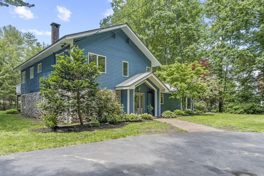 6 Bayview Drive Raymond ME 04071