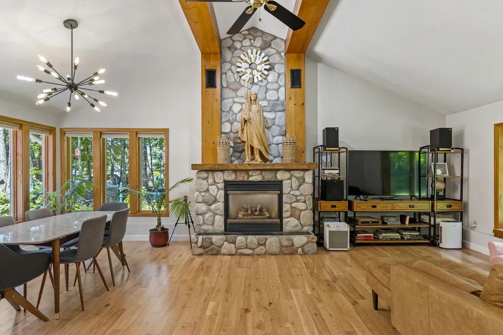 6 Bayview Drive Raymond ME 04071