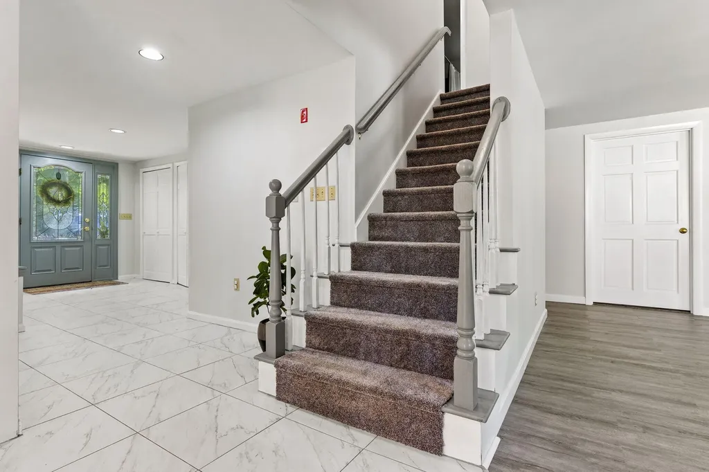 6 Bayview Drive Raymond ME 04071