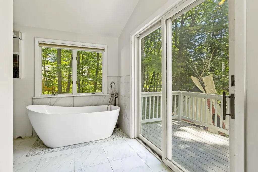 6 Bayview Drive Raymond ME 04071