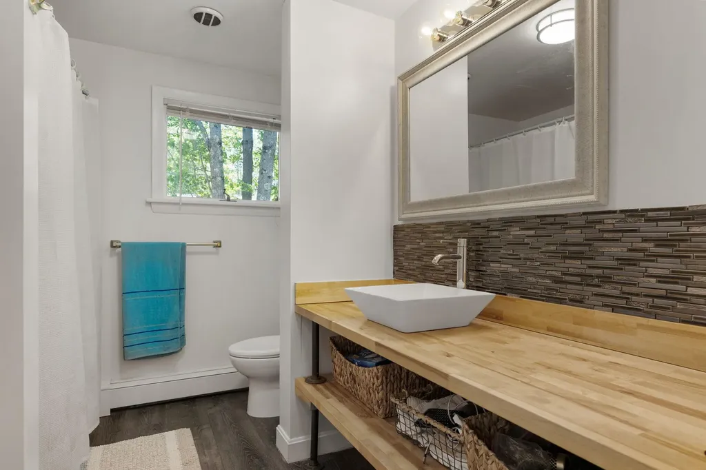 6 Bayview Drive Raymond ME 04071