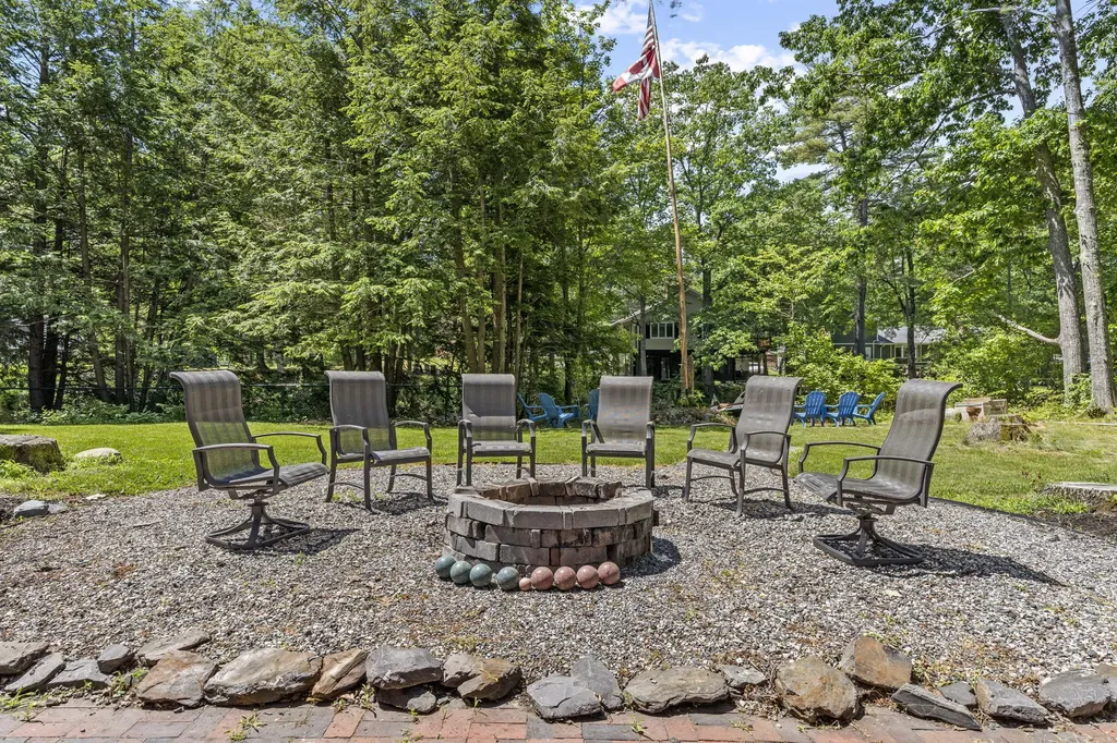 6 Bayview Drive Raymond ME 04071