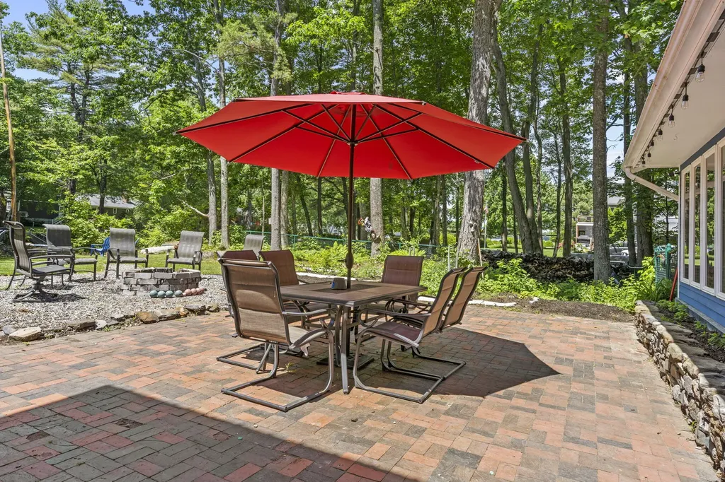 6 Bayview Drive Raymond ME 04071