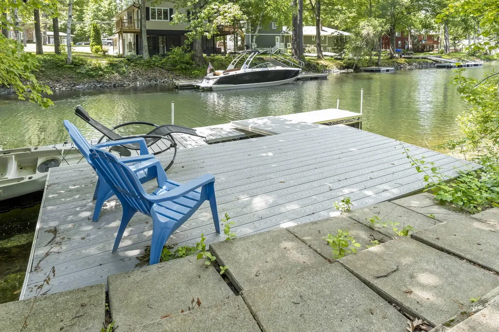6 Bayview Drive Raymond ME 04071