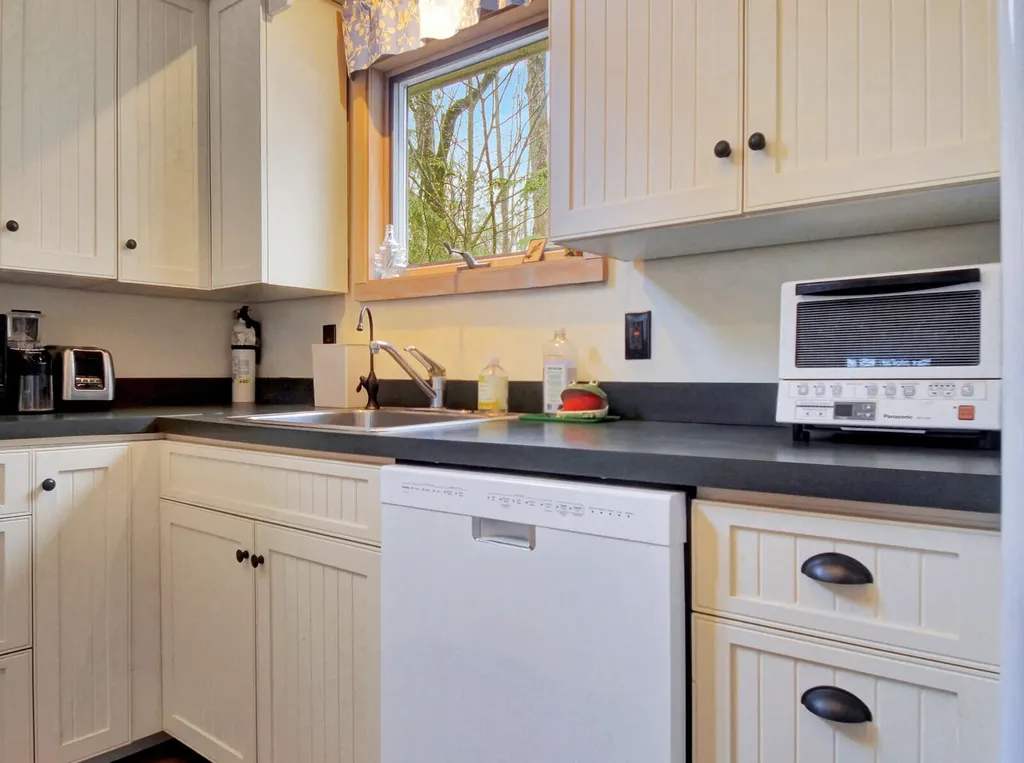 186 Peninsula Drive Rome ME 04963