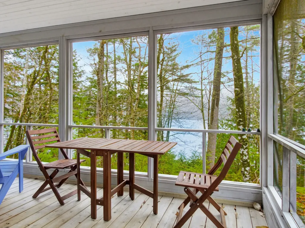186 Peninsula Drive Rome ME 04963