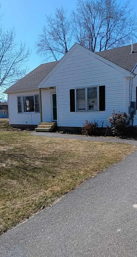 206 Northern Avenue Farmingdale ME 04344