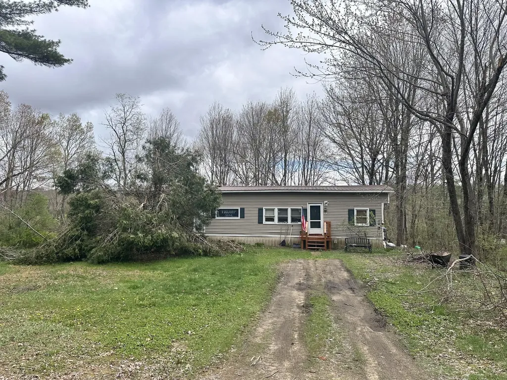 17 Upper Middle Road Lebanon ME 04027