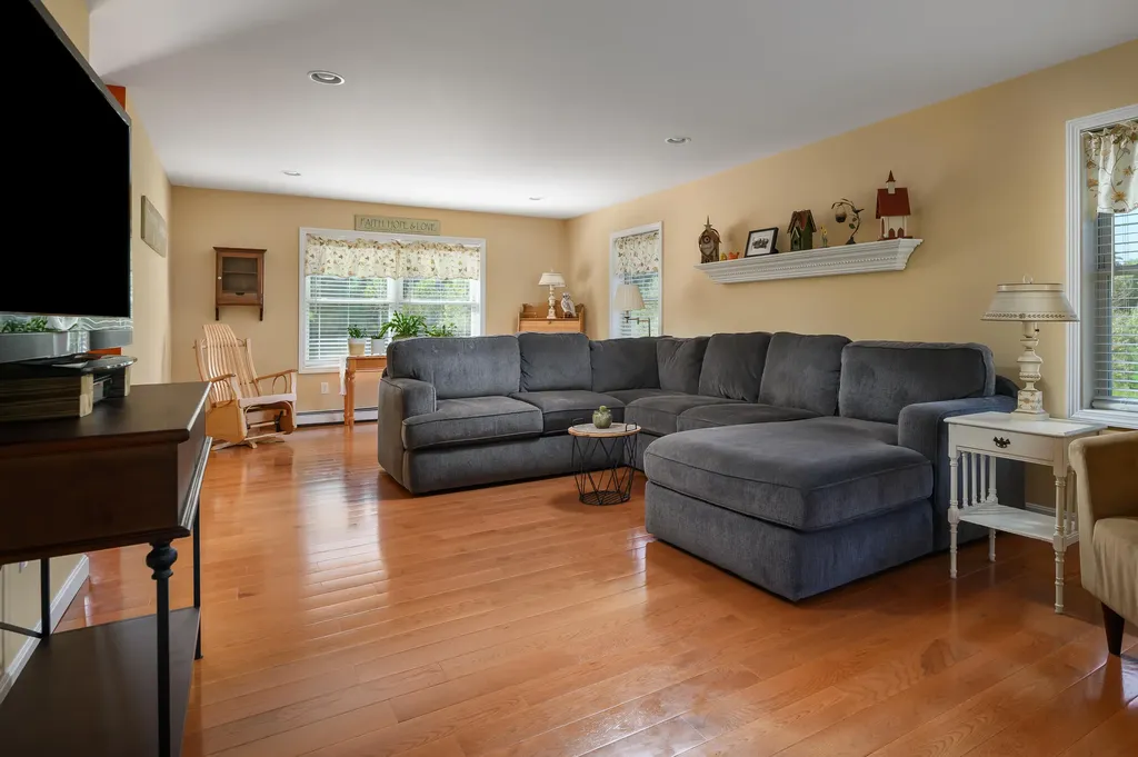 5 Heritage Way Kittery ME 03904